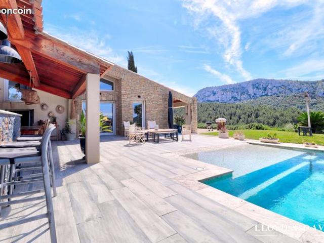 Villa 6 pièces 205 m²