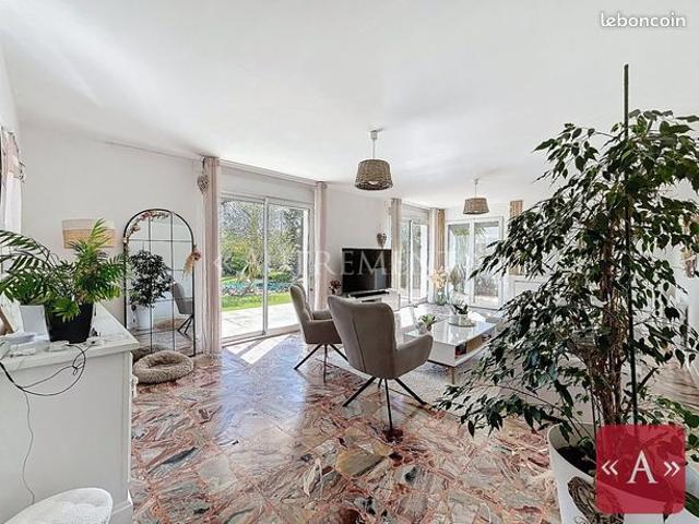 Villa 6 pièces 206 m²