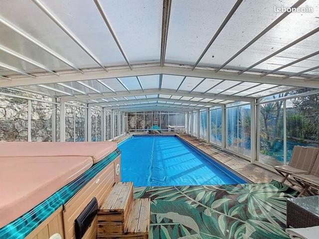 Villa 6 pièces 206 m²