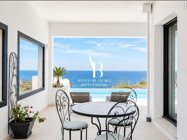 Villa 6 pièces 207 m²