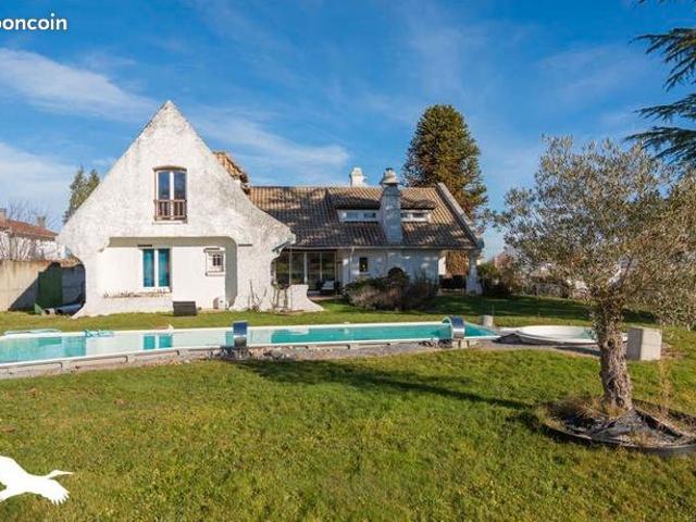Villa 6 pièces 207 m²