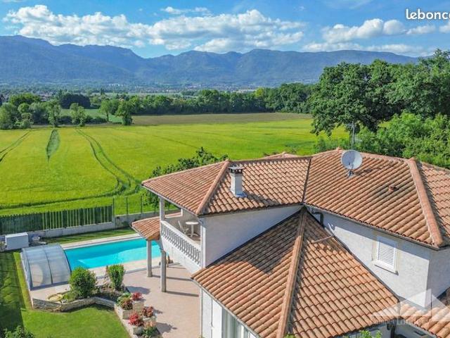 Villa 6 pièces 207 m²