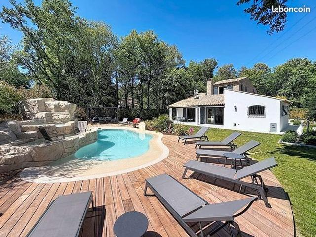 Villa 6 pièces 210 m²