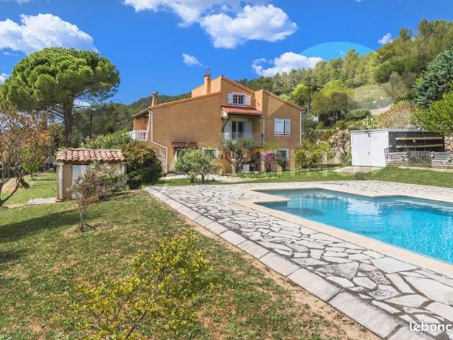 Villa 6 pièces 210 m²