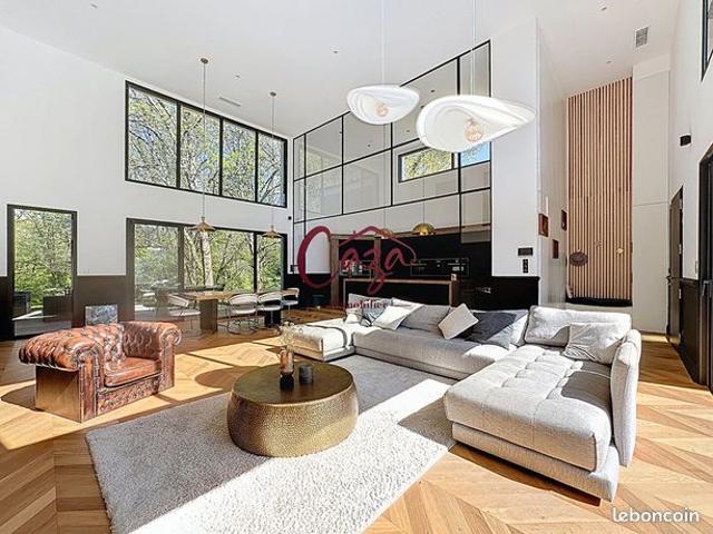 Villa 6 pièces 210 m²