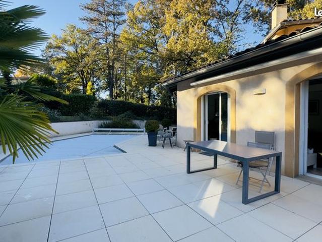 Villa 6 pièces 210 m²