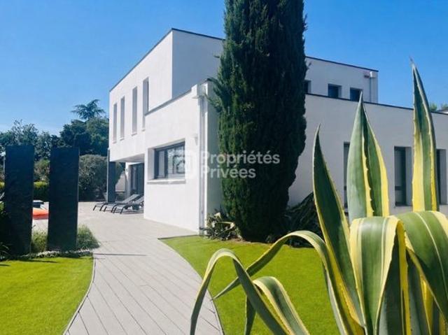 Villa 6 pièces 210 m²