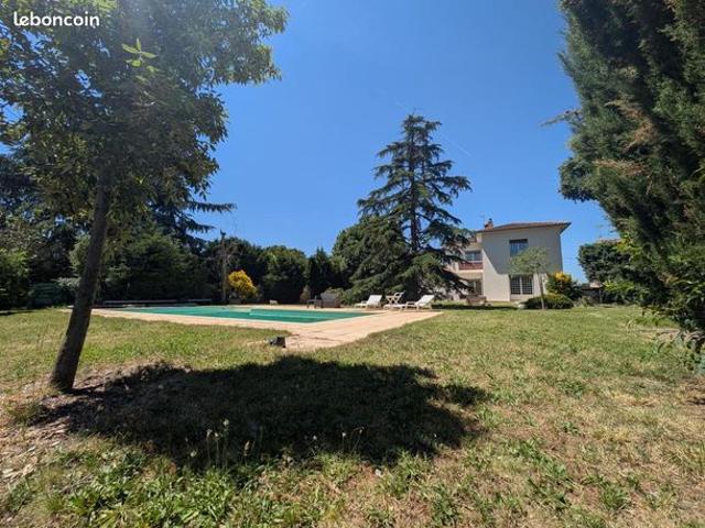 Villa 6 pièces 210 m²