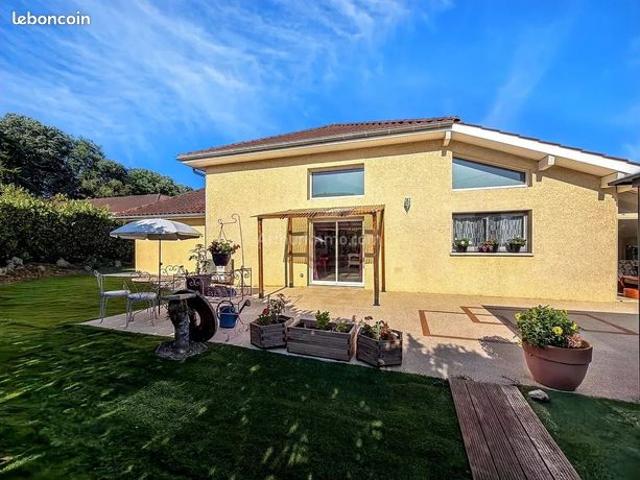 Villa 6 pièces 210 m²