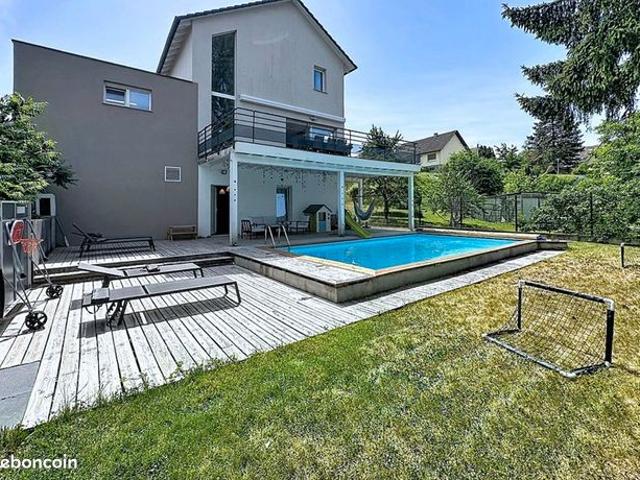 Villa 6 pièces 210 m²