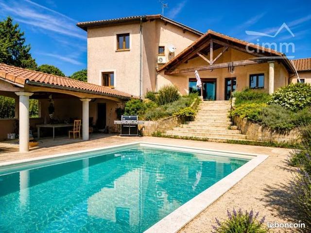 Villa 6 pièces 211 m²