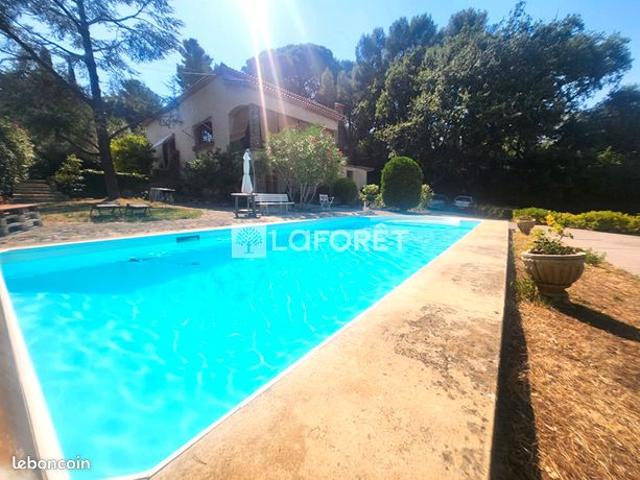 Villa 6 pièces 211 m²