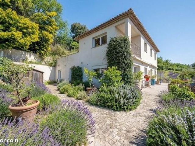 Villa 6 pièces 211 m²