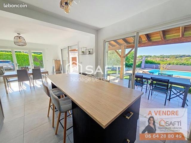 Villa 6 pièces 211 m²