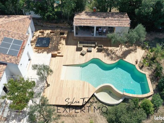 Villa 6 pièces 212 m²