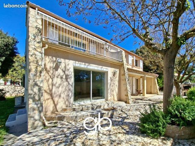Villa 6 pièces 212 m²
