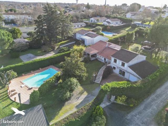 Villa 6 pièces 212 m²