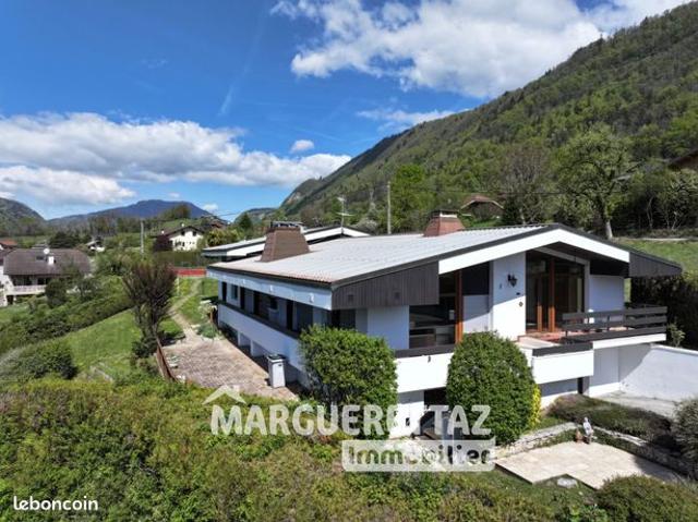 Villa 6 pièces 214 m²