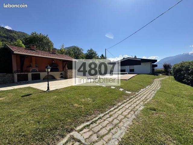 Villa 6 pièces 214 m²