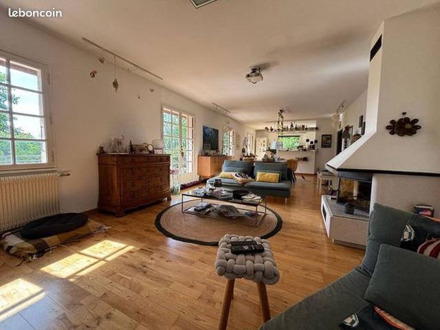 Villa 6 pièces 214 m²