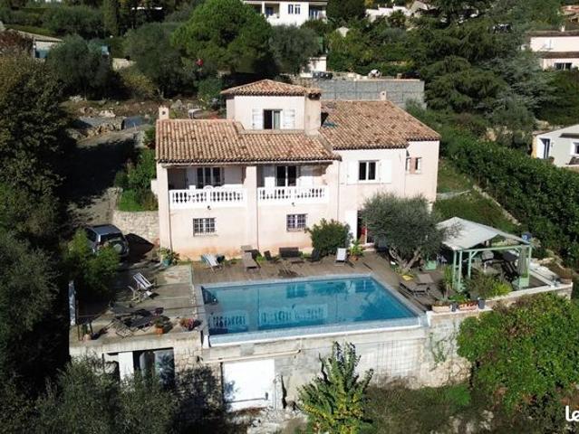 Villa 6 pièces 214 m²