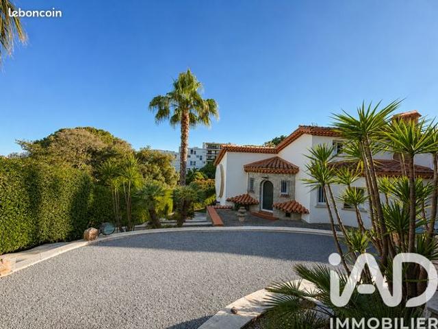 Villa 6 pièces 215 m²