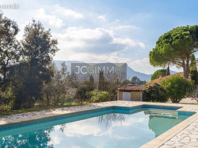 Villa 6 pièces 215 m²