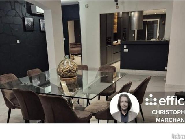 Villa 6 pièces 215 m²