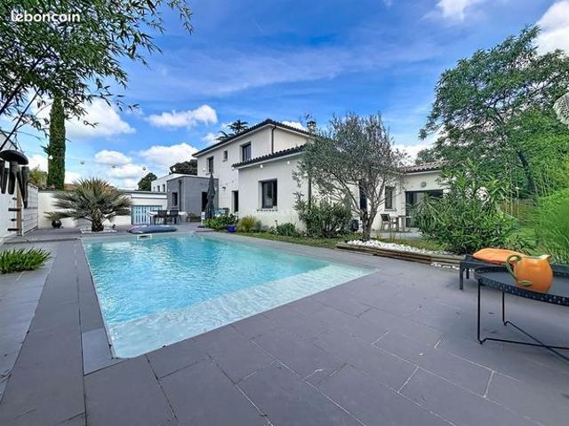 Villa 6 pièces 215 m²
