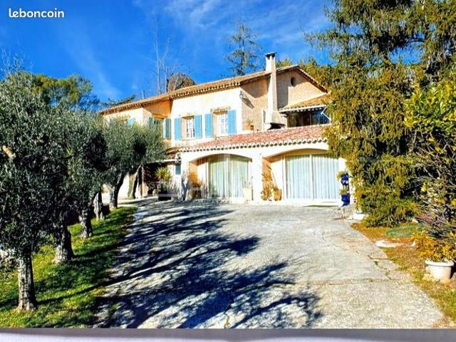 Villa 6 pièces 215 m²