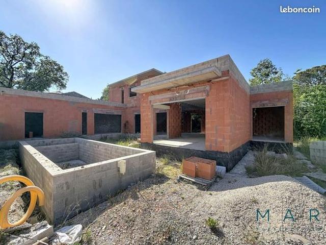 Villa 6 pièces 215 m²