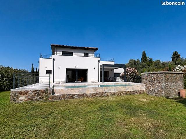 Villa 6 pièces 216 m²