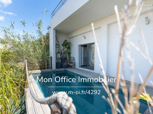 Villa 6 pièces 216 m²