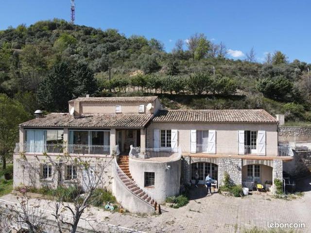 Villa 6 pièces 216 m²