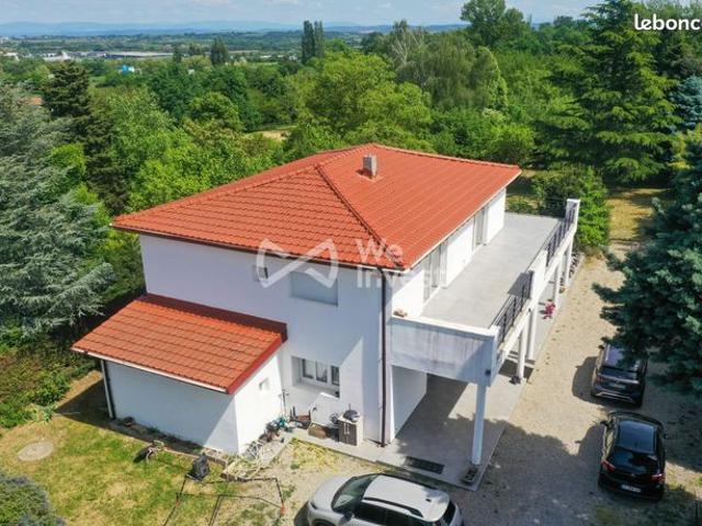 Villa 6 pièces 216 m²