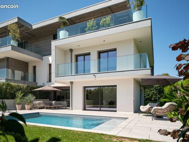 Villa 6 pièces 217 m²
