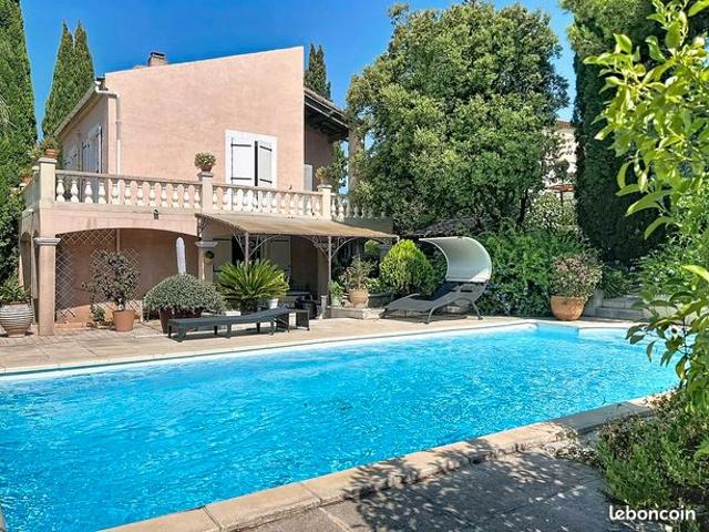 Villa 6 pièces 218 m²
