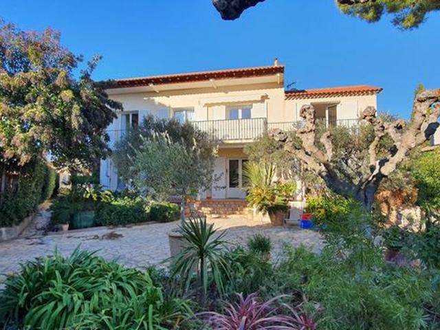 Villa 6 pièces 218 m²