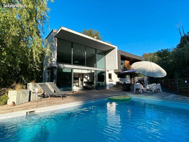 Villa 6 pièces 219 m²