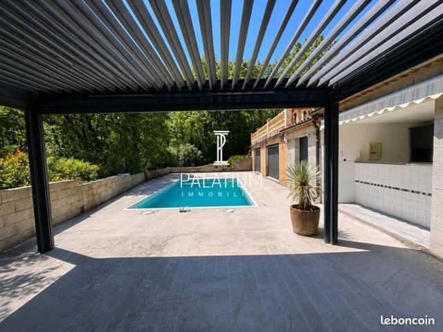Villa 6 pièces 219 m²