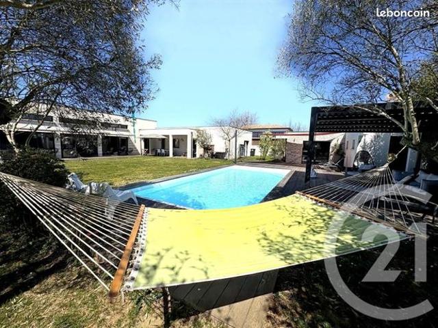 Villa 6 pièces 219 m²