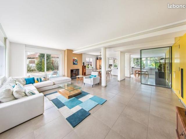 Villa 6 pièces 219 m²
