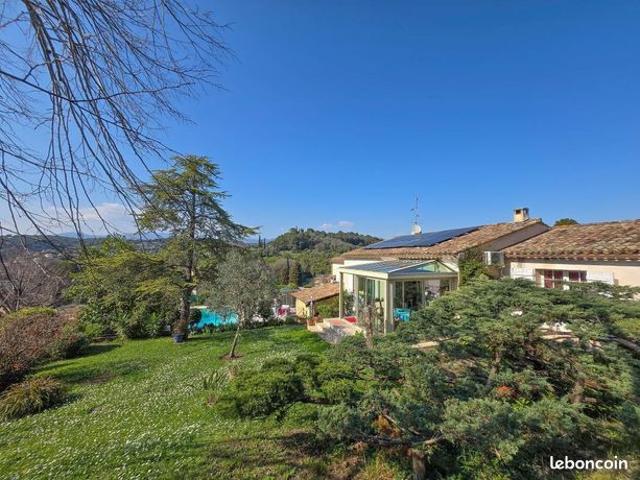 Villa 6 pièces 220 m²
