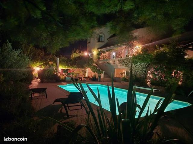 Villa 6 pièces 220 m²