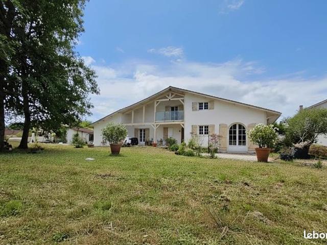 Villa 6 pièces 220 m²