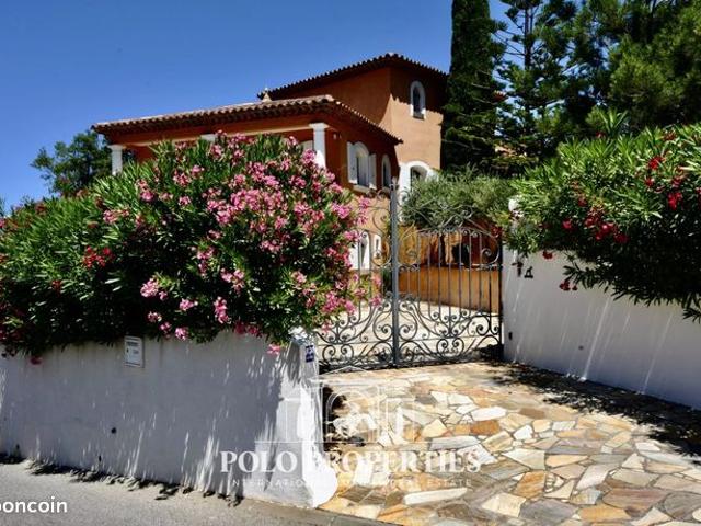 Villa 6 pièces 220 m²
