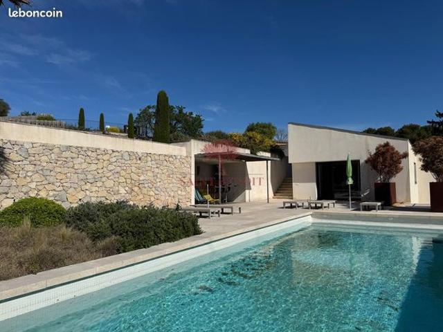 Villa 6 pièces 220 m²