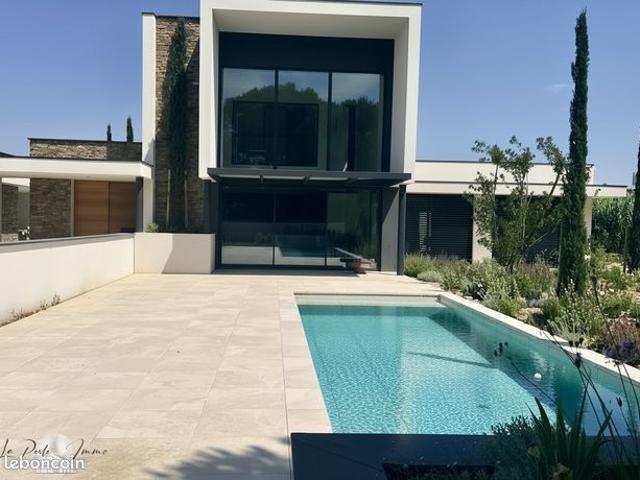 Villa 6 pièces 220 m²