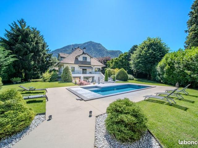 Villa 6 pièces 220 m²
