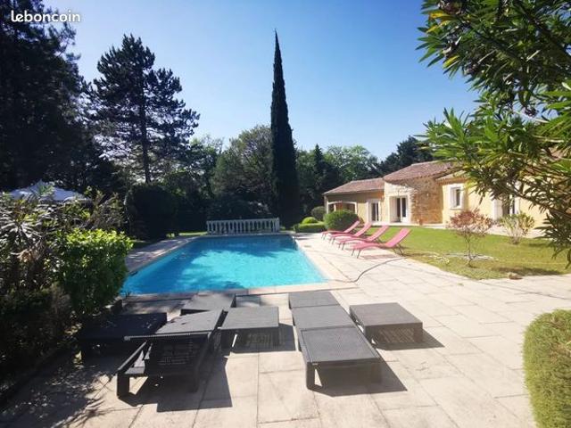 Villa 6 pièces 220 m²